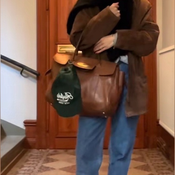 Authentic Mulberry Tan Leather Bag with Gold Accent - Picture 17 of 17